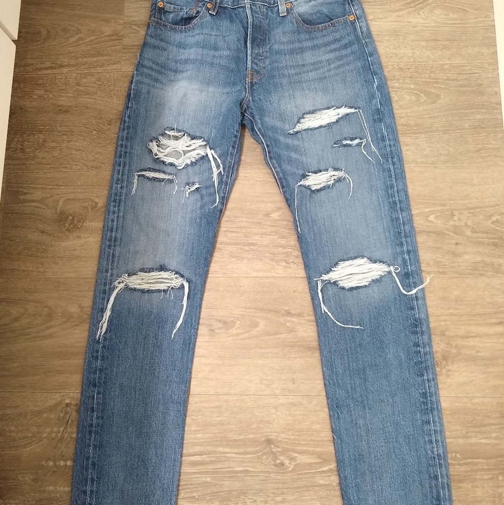 Rare Levi's 501 Ripped Mom Jeans - Picture 1 of 3